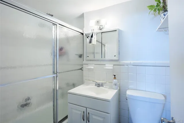 $300,000 | 61-15 97th Street, Unit 8D | Rego Park