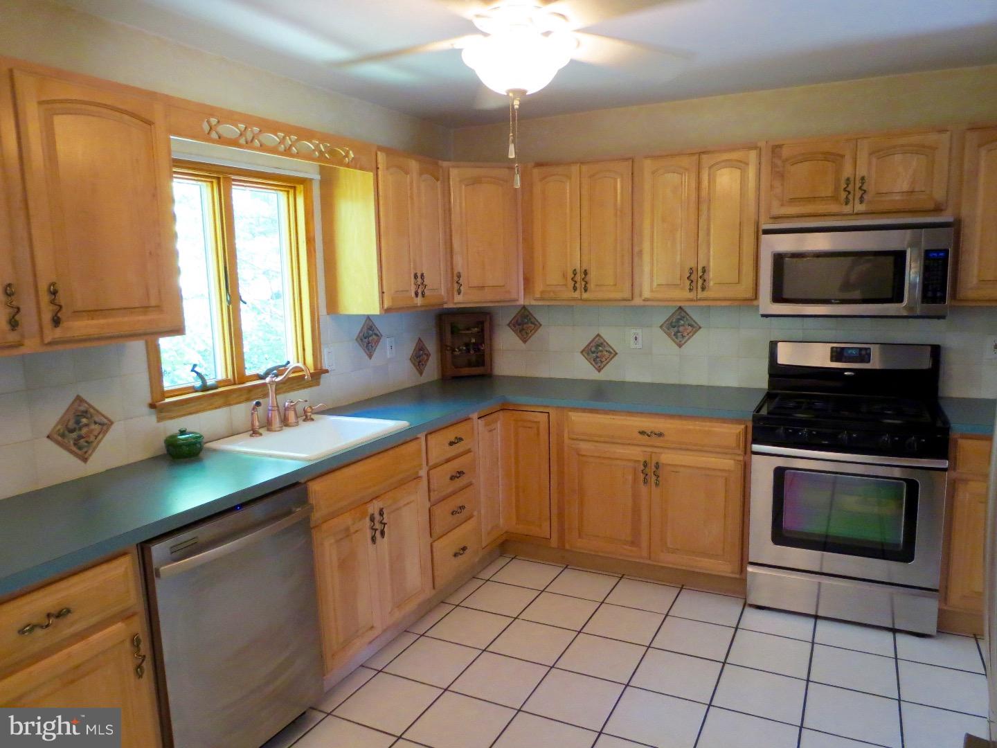586 Concord Road Warminster, PA 18974 - Photo 3 of 8