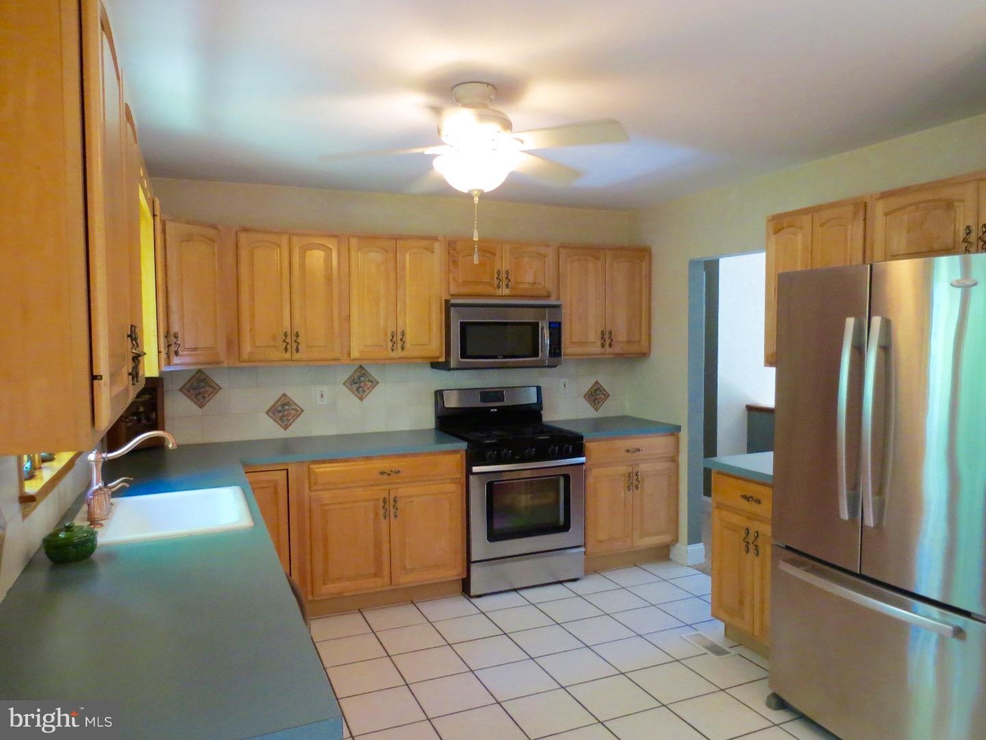 586 Concord Road Warminster, PA 18974 - Photo 4 of 8