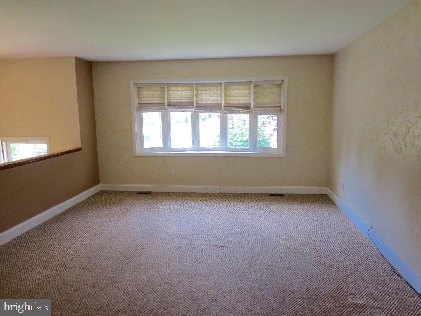 586 Concord Road Warminster, PA 18974 - Photo 5 of 8 Living Room