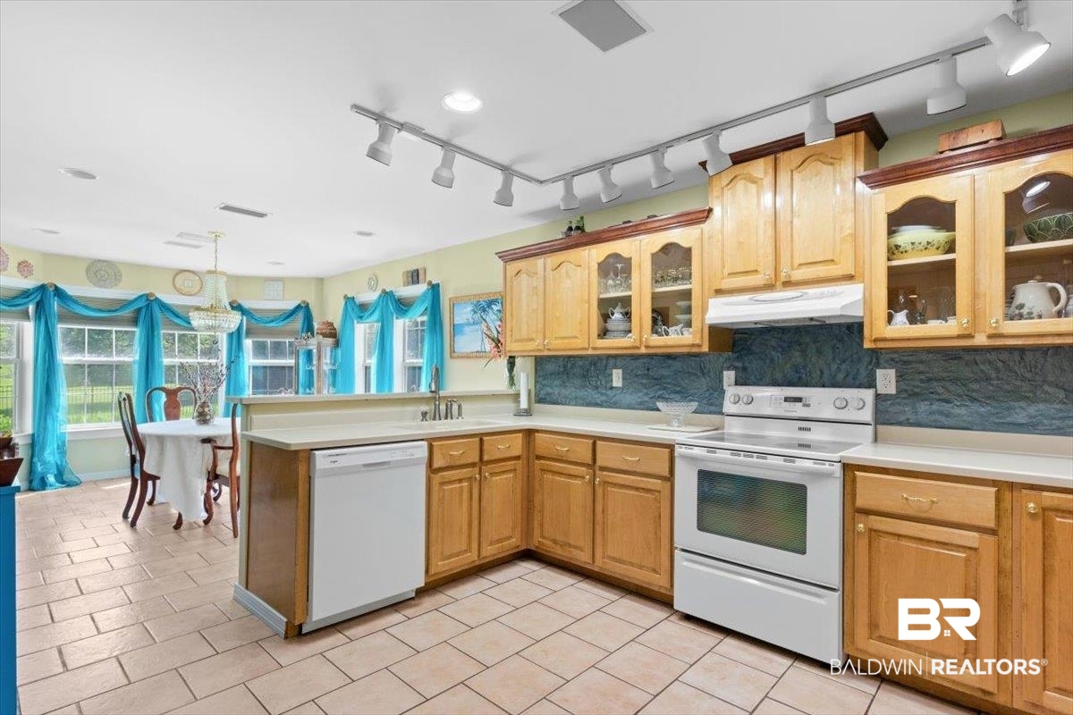 13760 Trawick Road Stapleton, AL 36578 - Photo 9 of 39 Kitchen