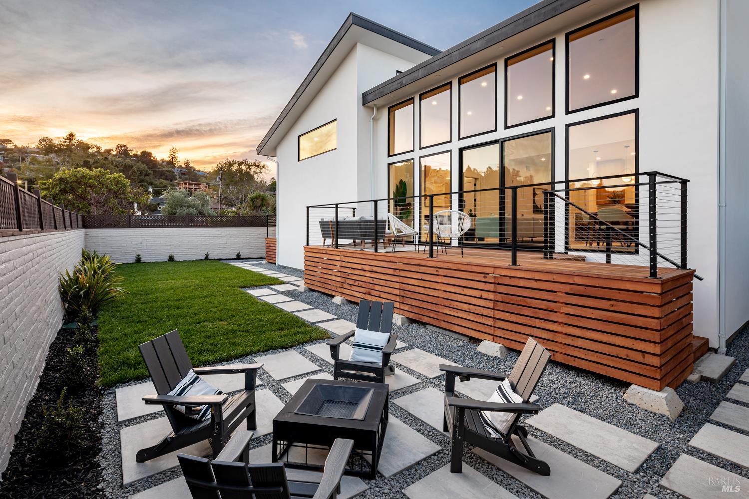 39 Strawberry Circle Mill Valley, CA 94941 - Photo 3 of 81