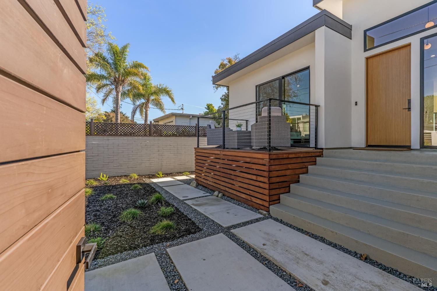 39 Strawberry Circle Mill Valley, CA 94941 - Photo 7 of 81