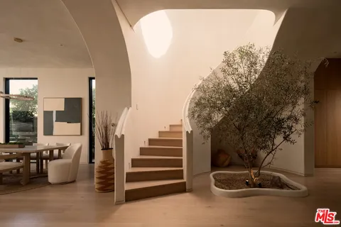 $4,695,000 | 515 North Martel Avenue, Los Angeles, CA 90036