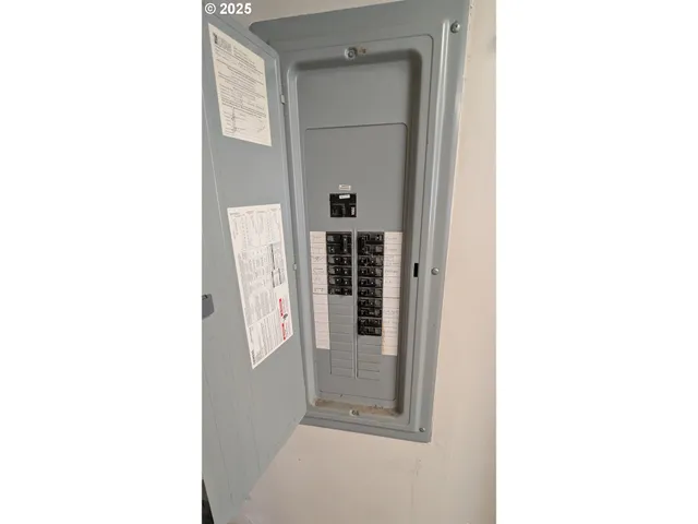 a view of backyard with tub