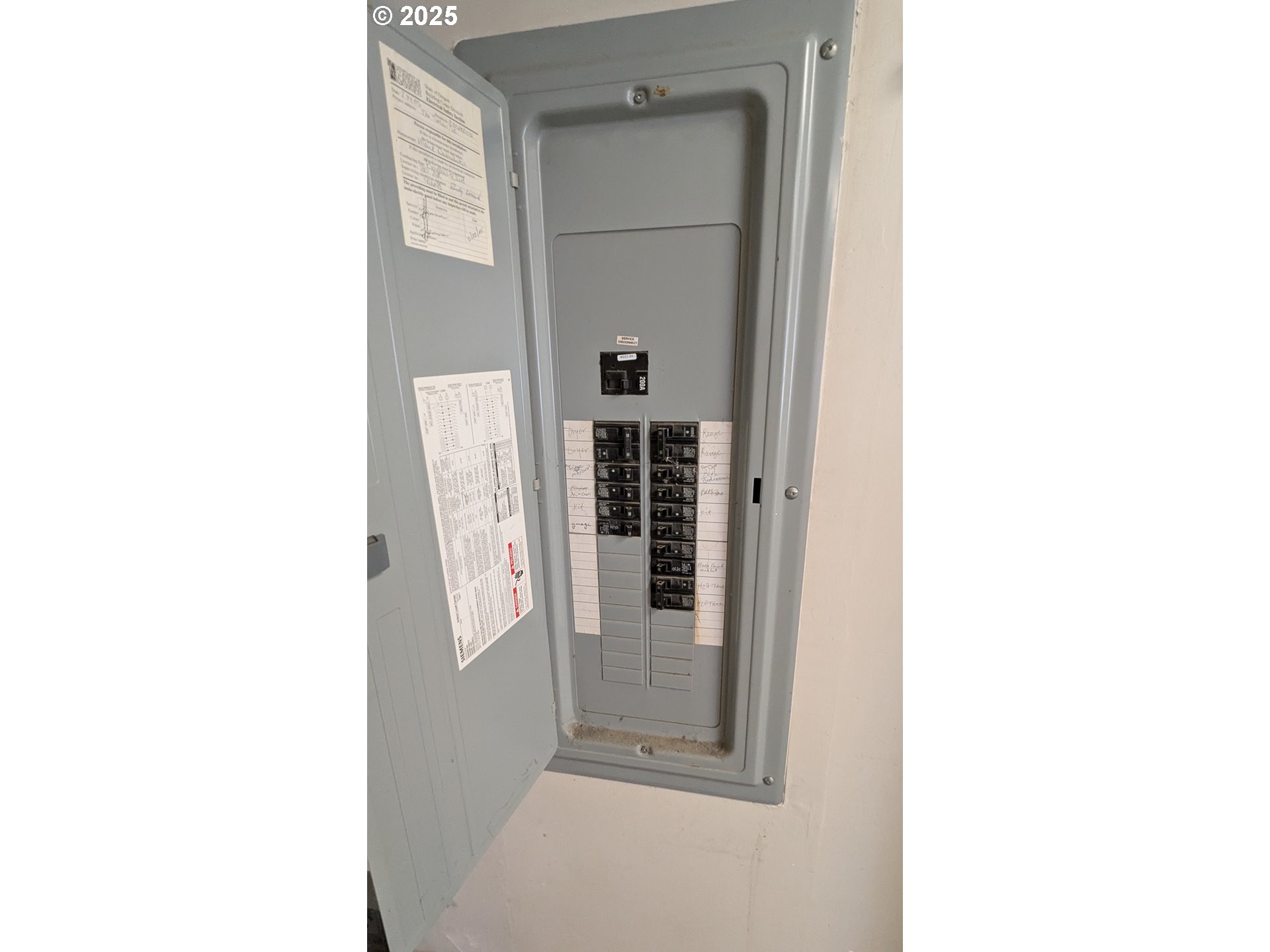 216 Solar Street Helix, OR 97835 - Photo 28 of 36 a view of a hallway with closet