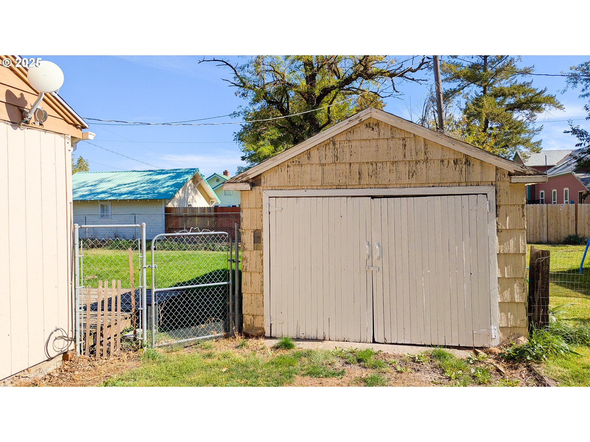 216 Solar Street Helix, OR 97835 - Photo 29 of 36 a view of backyard with tub