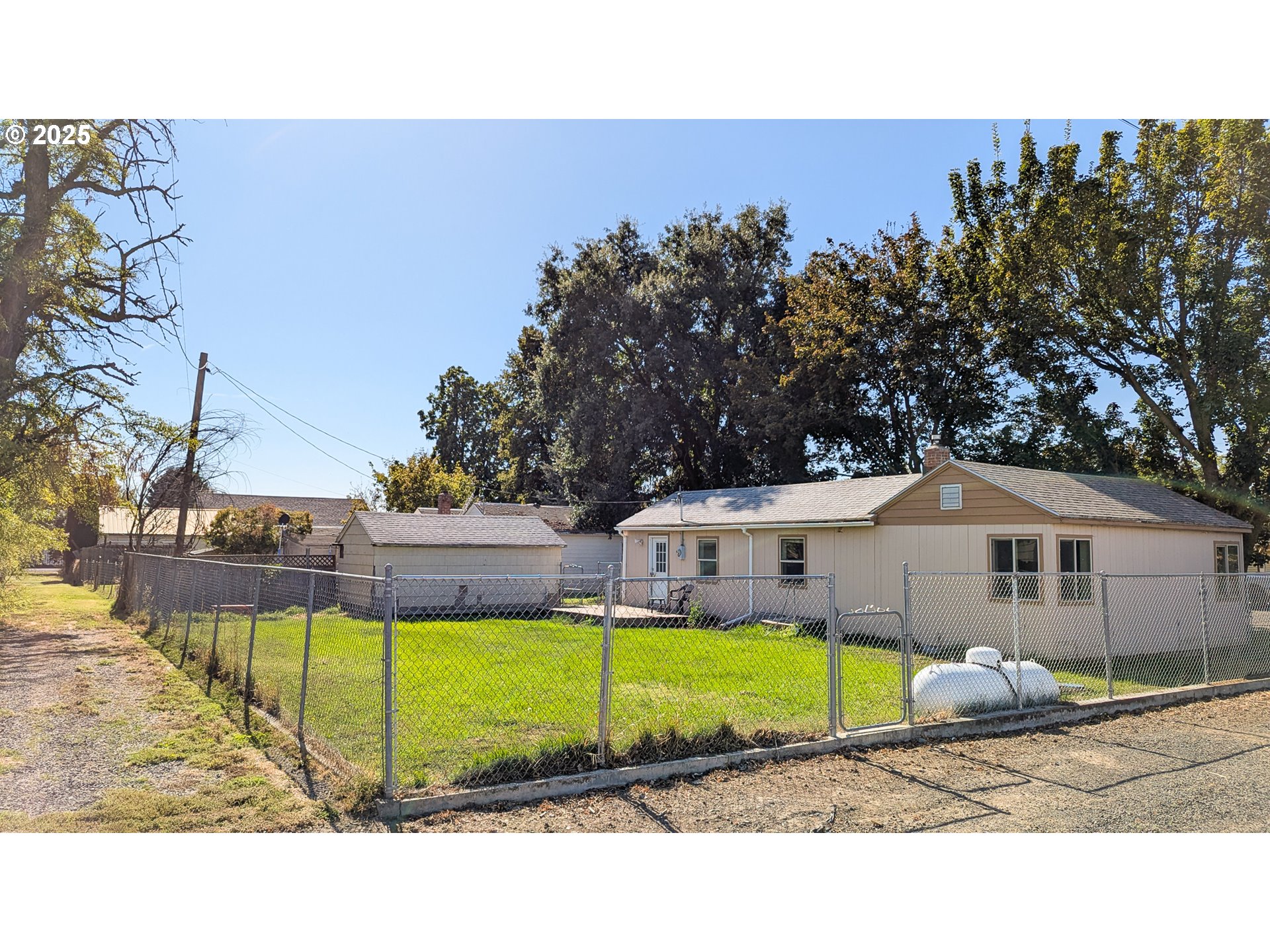 216 Solar Street Helix, OR 97835 - Photo 34 of 36 a view of a house with a park