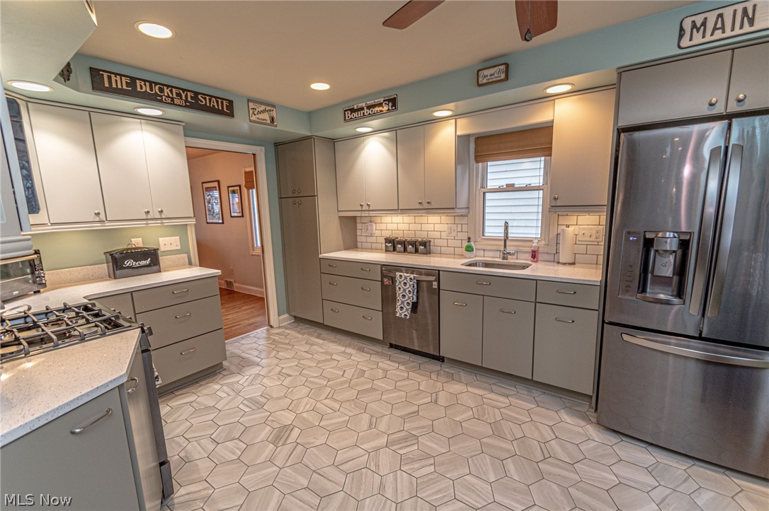 4765 Edenwood Road Cleveland, OH 44121 - Photo 10 of 35 Gallery Image 10