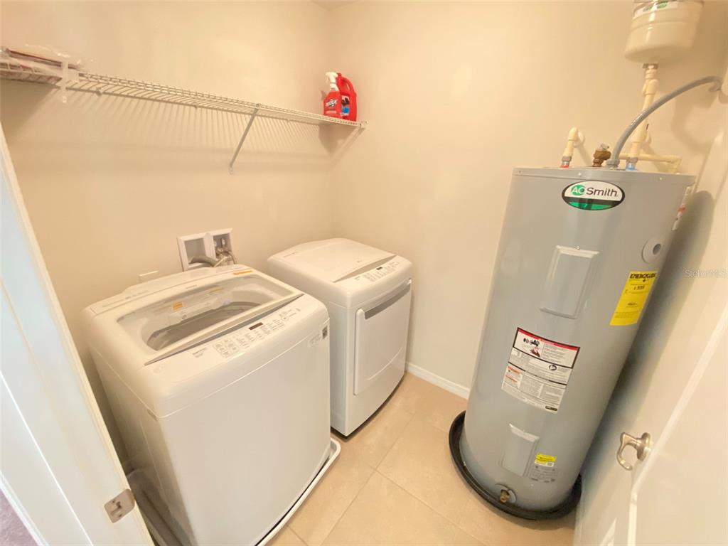 600 Northern Way, Unit 1001 Winter Springs, FL 32708 - Photo 6 of 37 a utility room with dryer and washer