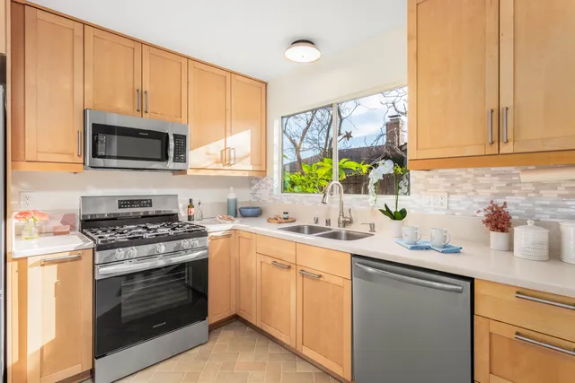 $1,395,000 | 1425 Azalea Drive, Carpinteria, CA 93013