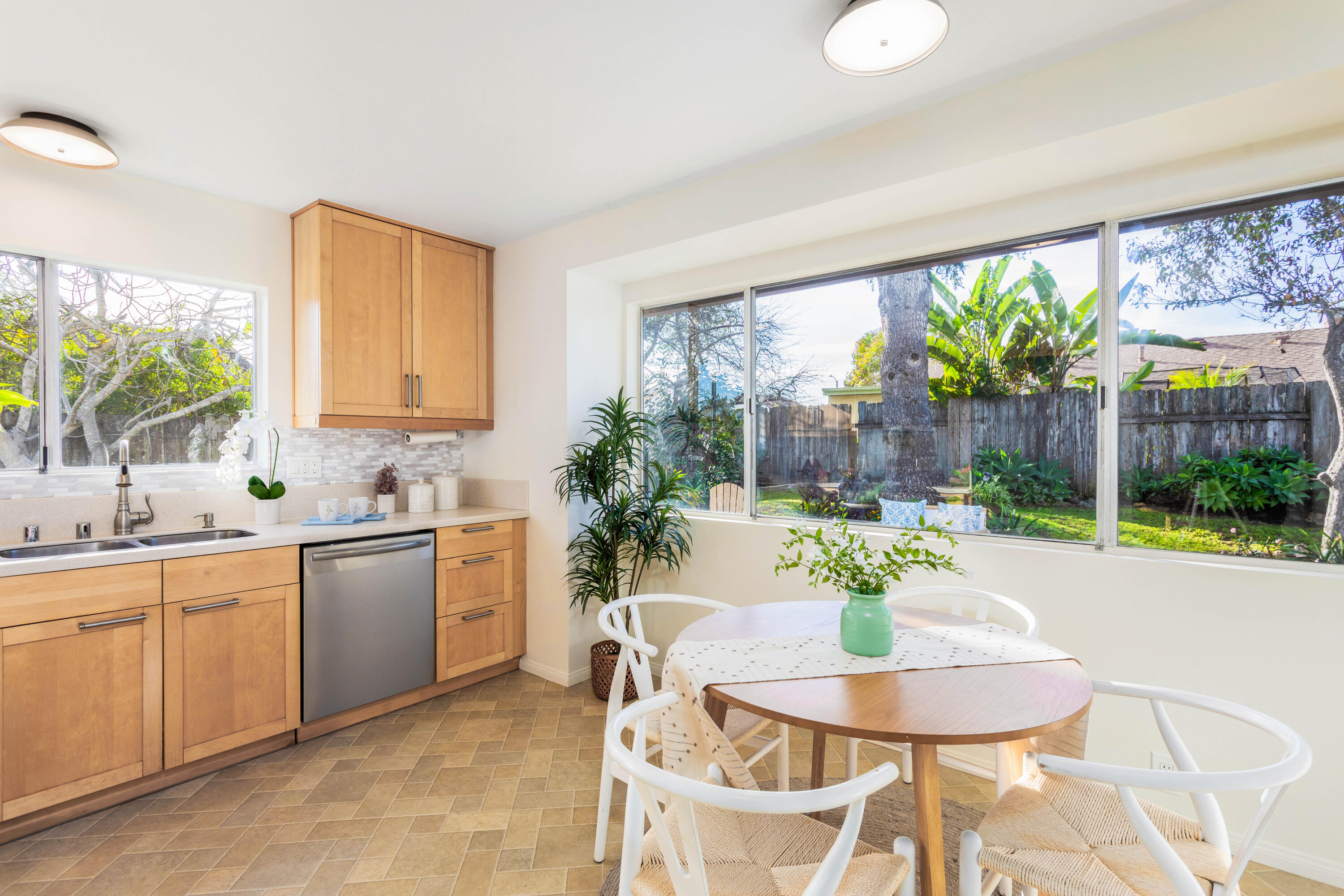 1425 Azalea Drive Carpinteria, CA 93013 - Photo 10 of 28 Breakfast nook