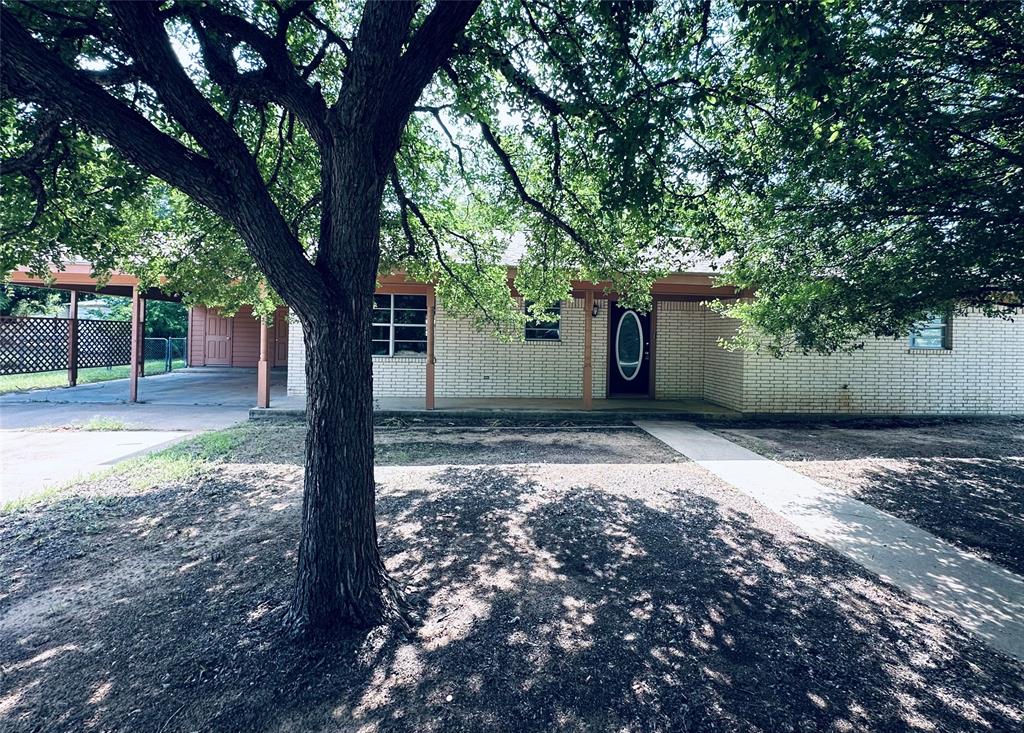 303 North Victor Street Comanche, TX 76442 - Photo 2 of 12