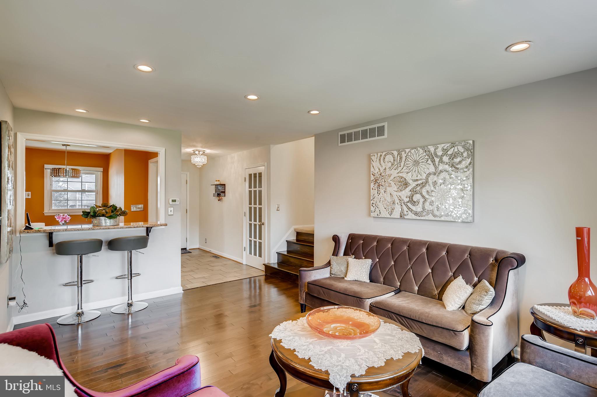 4708 Vicky Road Baltimore, MD 21236 - Photo 5 of 28 Living Room