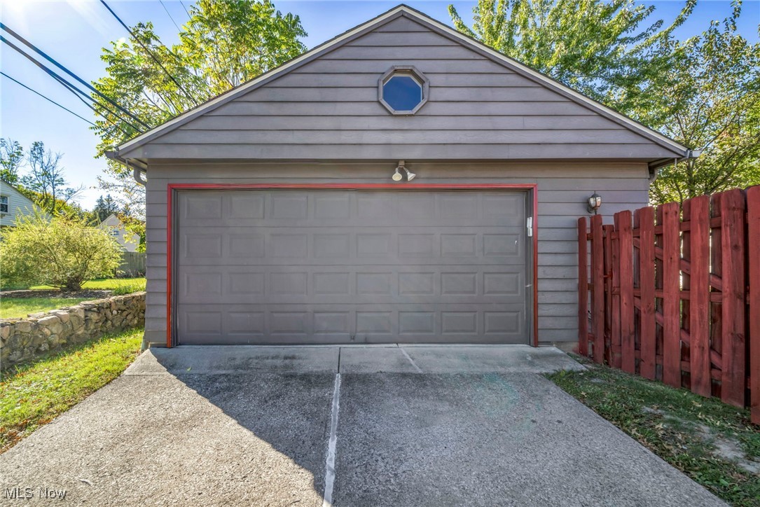 12930 Havana Road Cleveland, OH 44125 - Photo 36 of 37 Detached garage