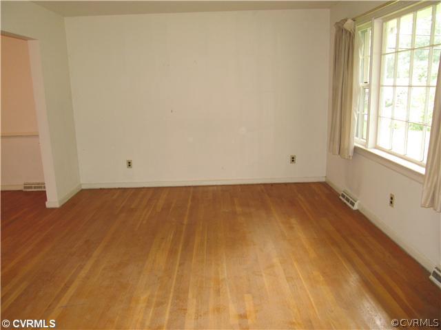 2103 Dresden Road Henrico, VA 23229 - Photo 3 of 20 Living Room