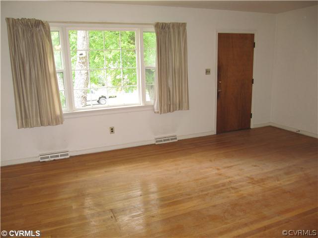 2103 Dresden Road Henrico, VA 23229 - Photo 4 of 20 Living Room