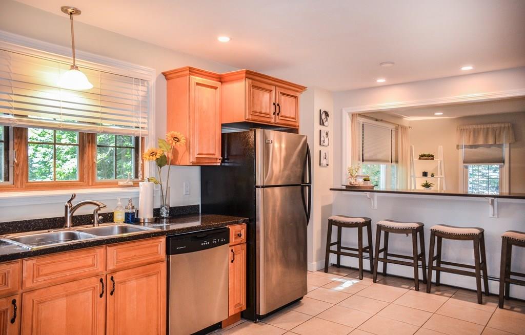 49 Woodridge Road Holden, MA 01520 - Photo 6 of 41 Gallery Image 6