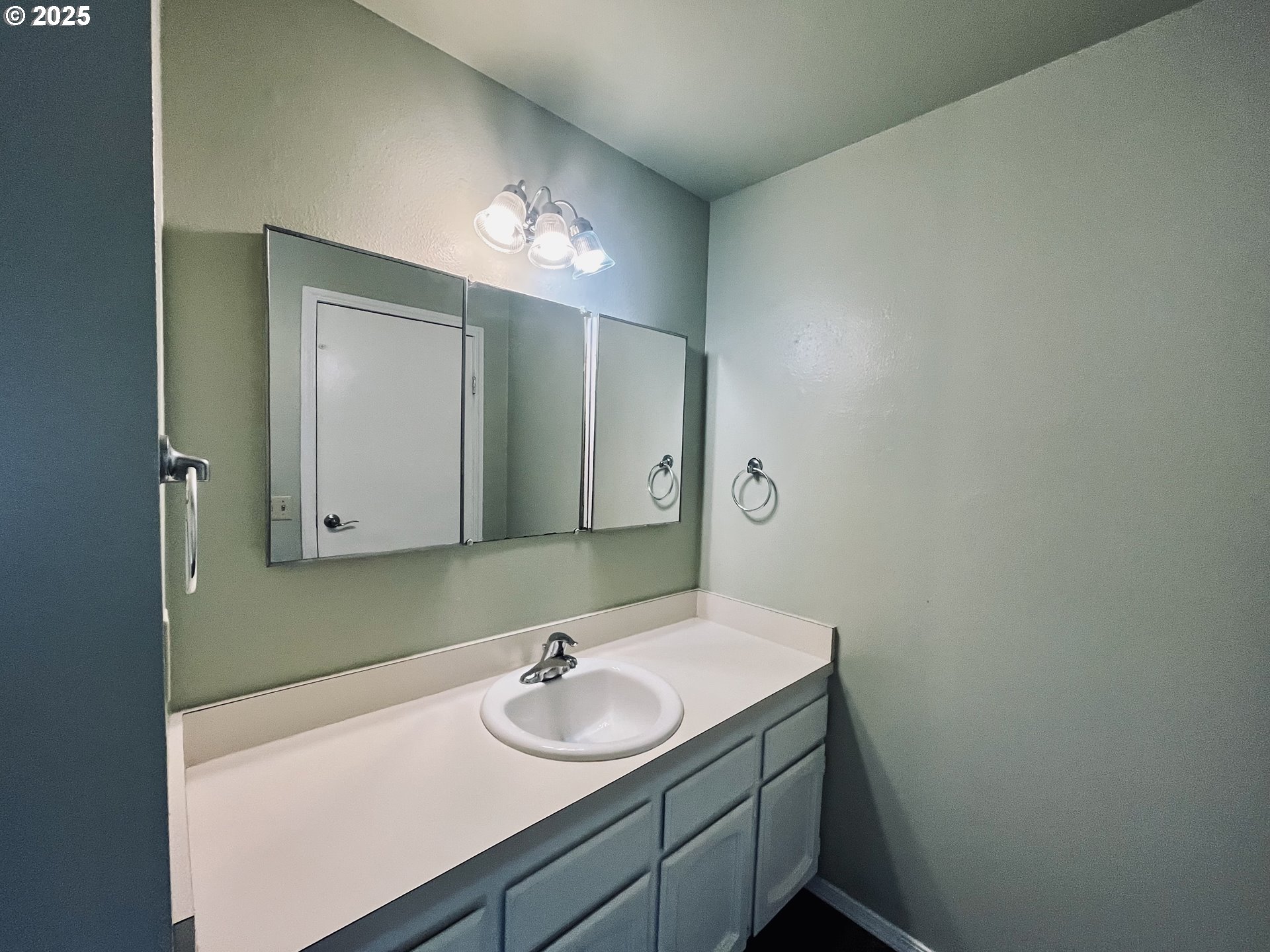 920 Ranch Road Reedsport, OR 97467 - Photo 11 of 34 Bathroom, Attached