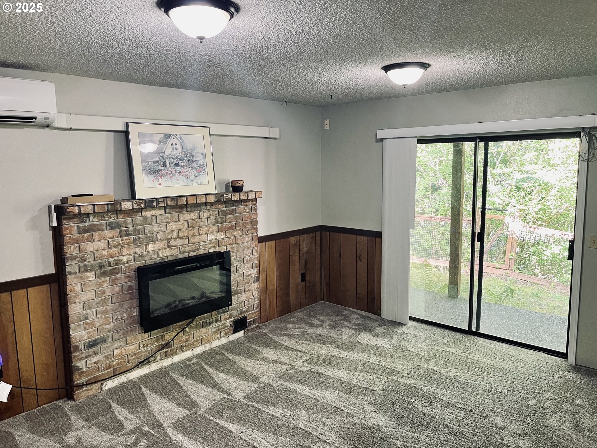 920 Ranch Road Reedsport, OR 97467 - Photo 14 of 34 Family Room