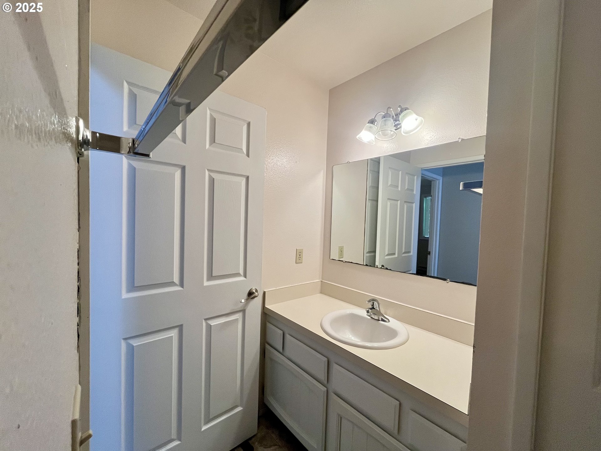 920 Ranch Road Reedsport, OR 97467 - Photo 23 of 34 Bathroom