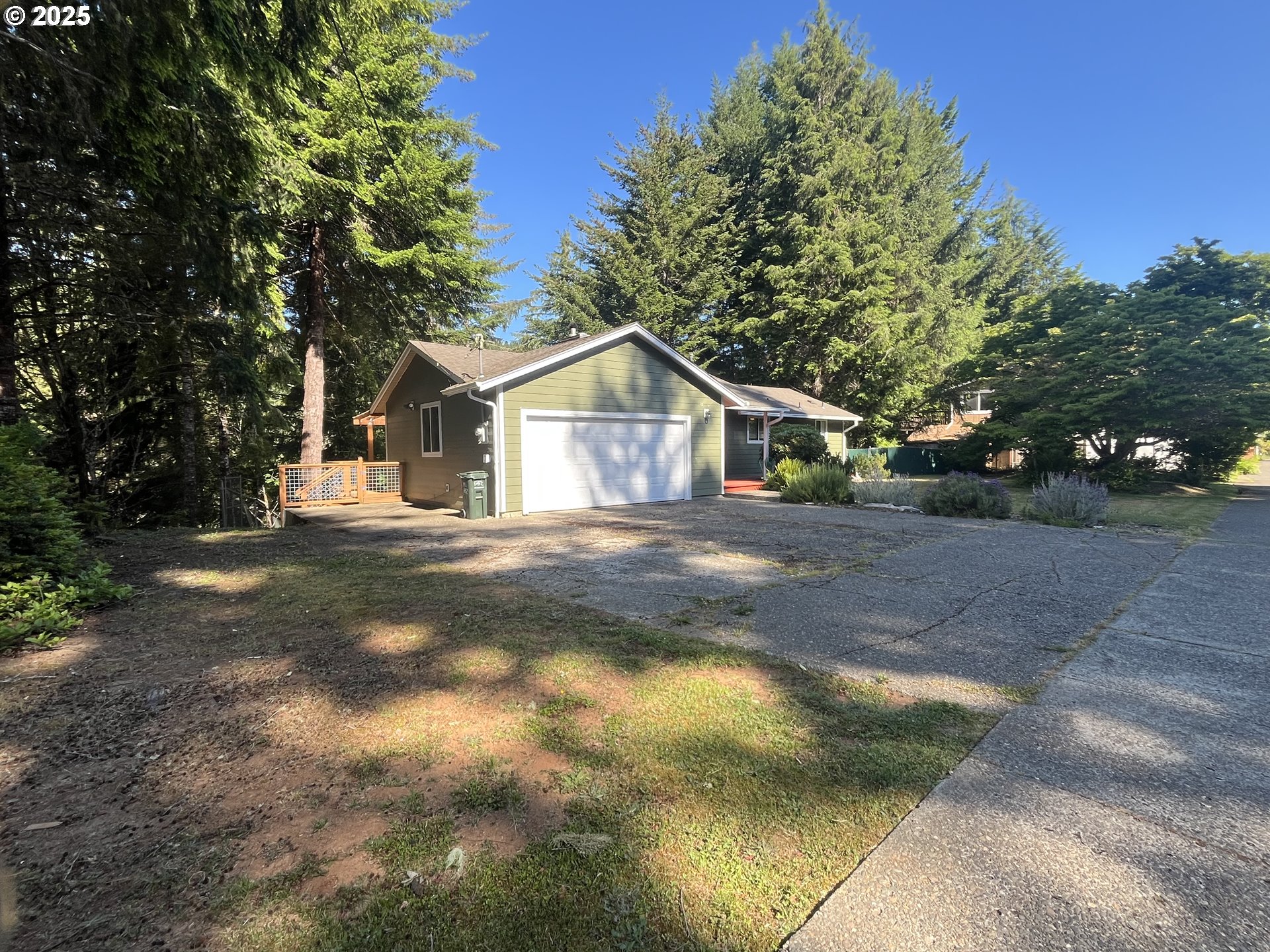 920 Ranch Road Reedsport, OR 97467 - Photo 25 of 34 Deck