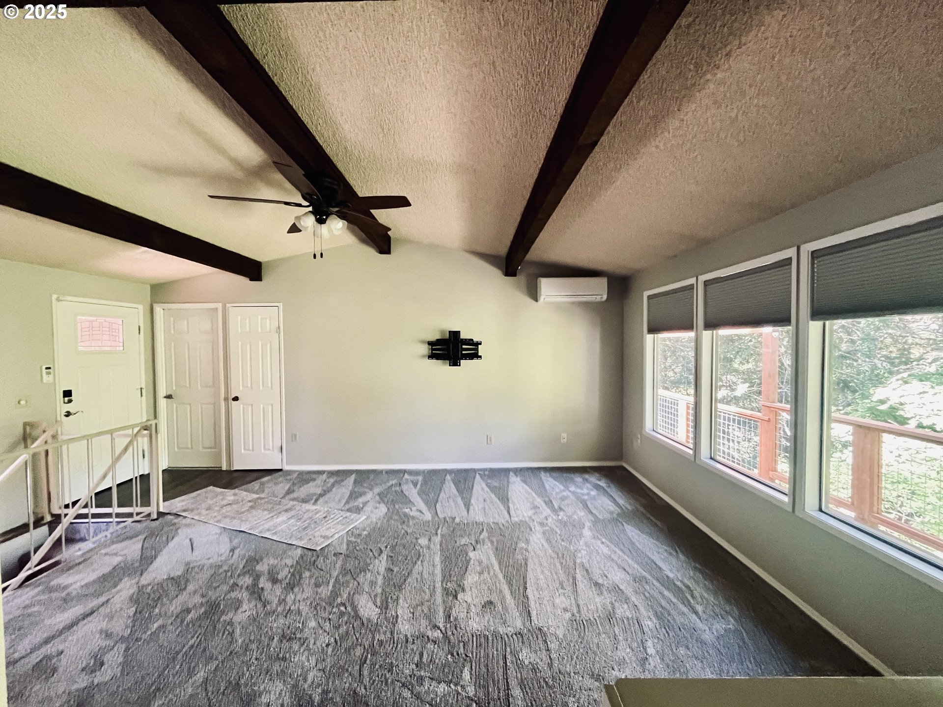 920 Ranch Road Reedsport, OR 97467 - Photo 4 of 34 Living Room