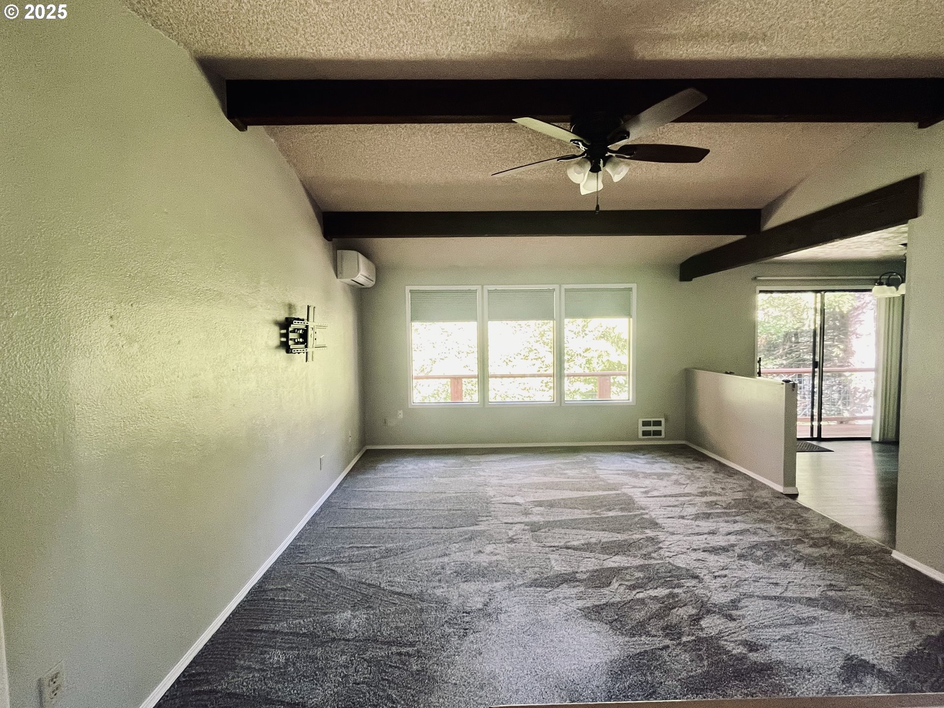 920 Ranch Road Reedsport, OR 97467 - Photo 5 of 34 Living Room/Dining Room