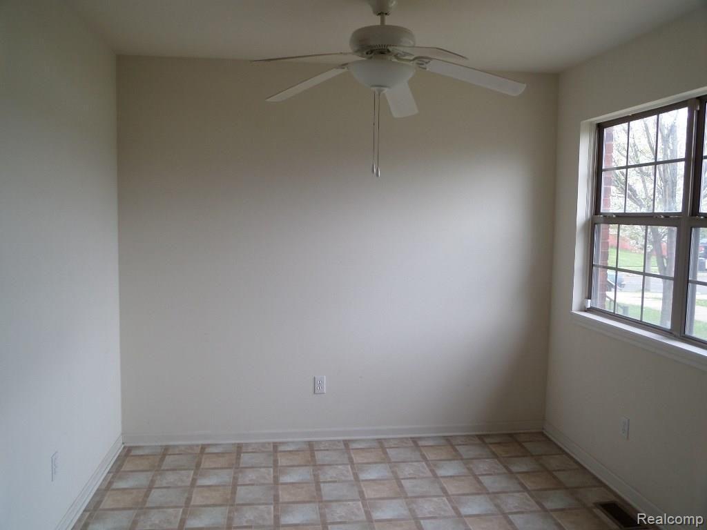 464 Salliotte Road Ecorse, MI 48229 - Photo 7 of 14 5-Dining room.JPG