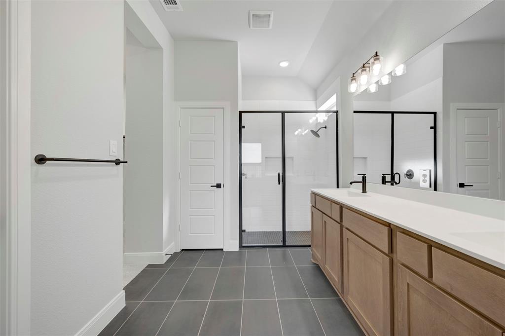 4022 Yellowstone Road Royse City, TX 75189 - Photo 15 of 20 a bathroom with a shower sink and mirror