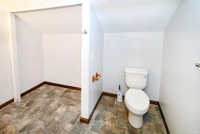 $425,000 | 1688 Fuquay Road, Newburgh, IN 47630