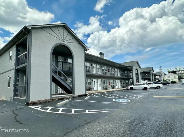 $2,299,500 | 2748 Florence Drive, Unit 9S, Pigeon Forge, TN 37863