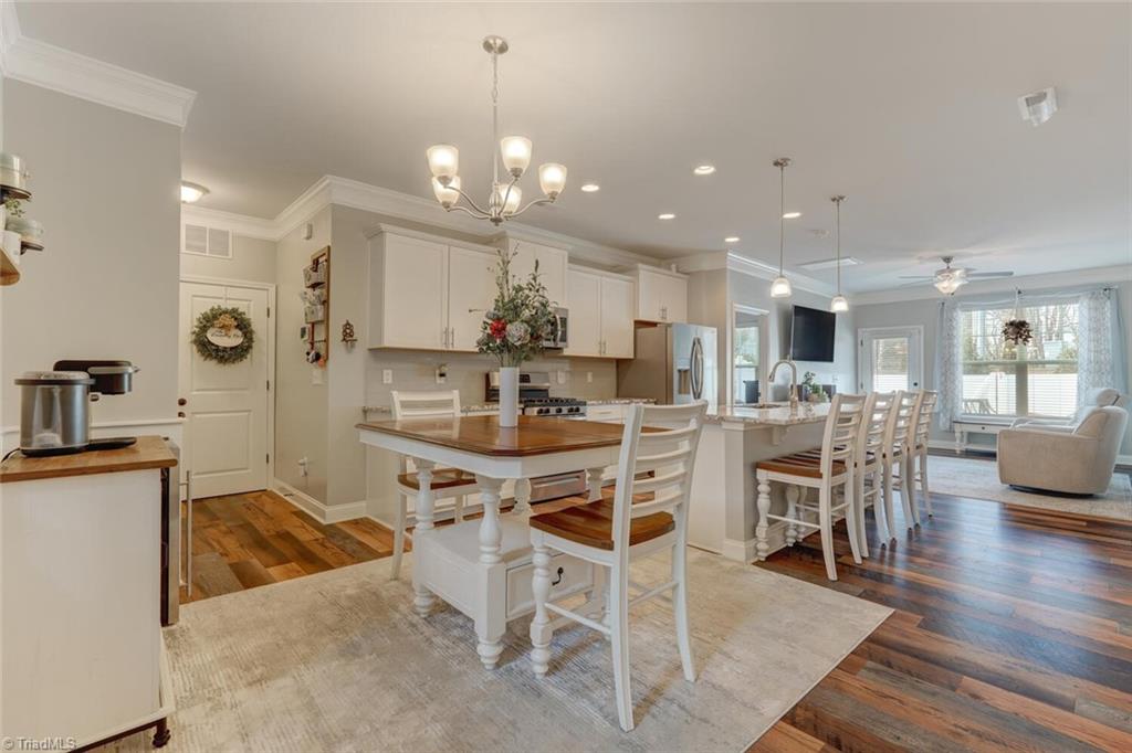 706 Riley Lane Greensboro, NC 27455 - Photo 3 of 25 kitchen / dining area