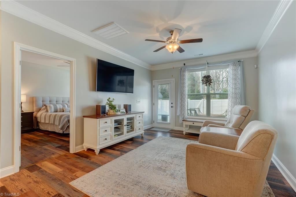 706 Riley Lane Greensboro, NC 27455 - Photo 7 of 25 living room