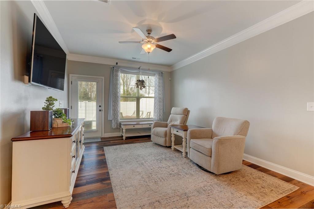 706 Riley Lane Greensboro, NC 27455 - Photo 8 of 25 living room