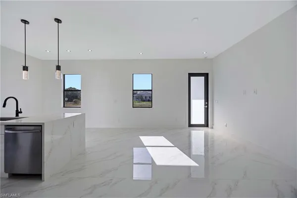 $1,800 | 1051 Marine Avenue South, Lehigh Acres, FL 33974