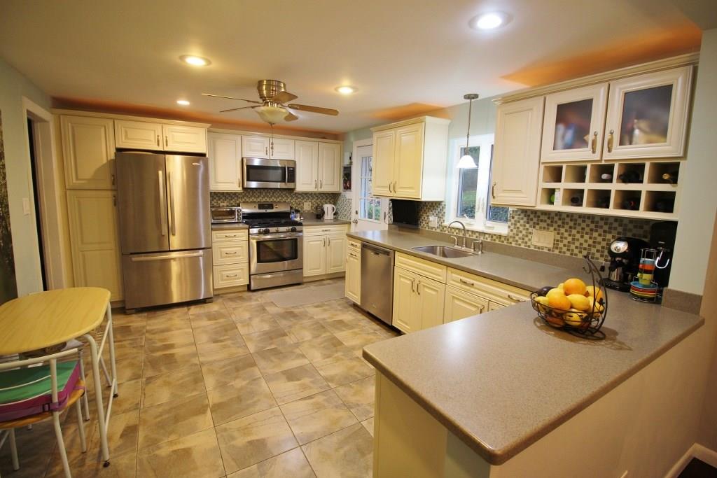 1031 Greentree Road Pittsburgh, PA 15220 - Photo 3 of 17 Gallery Image 3