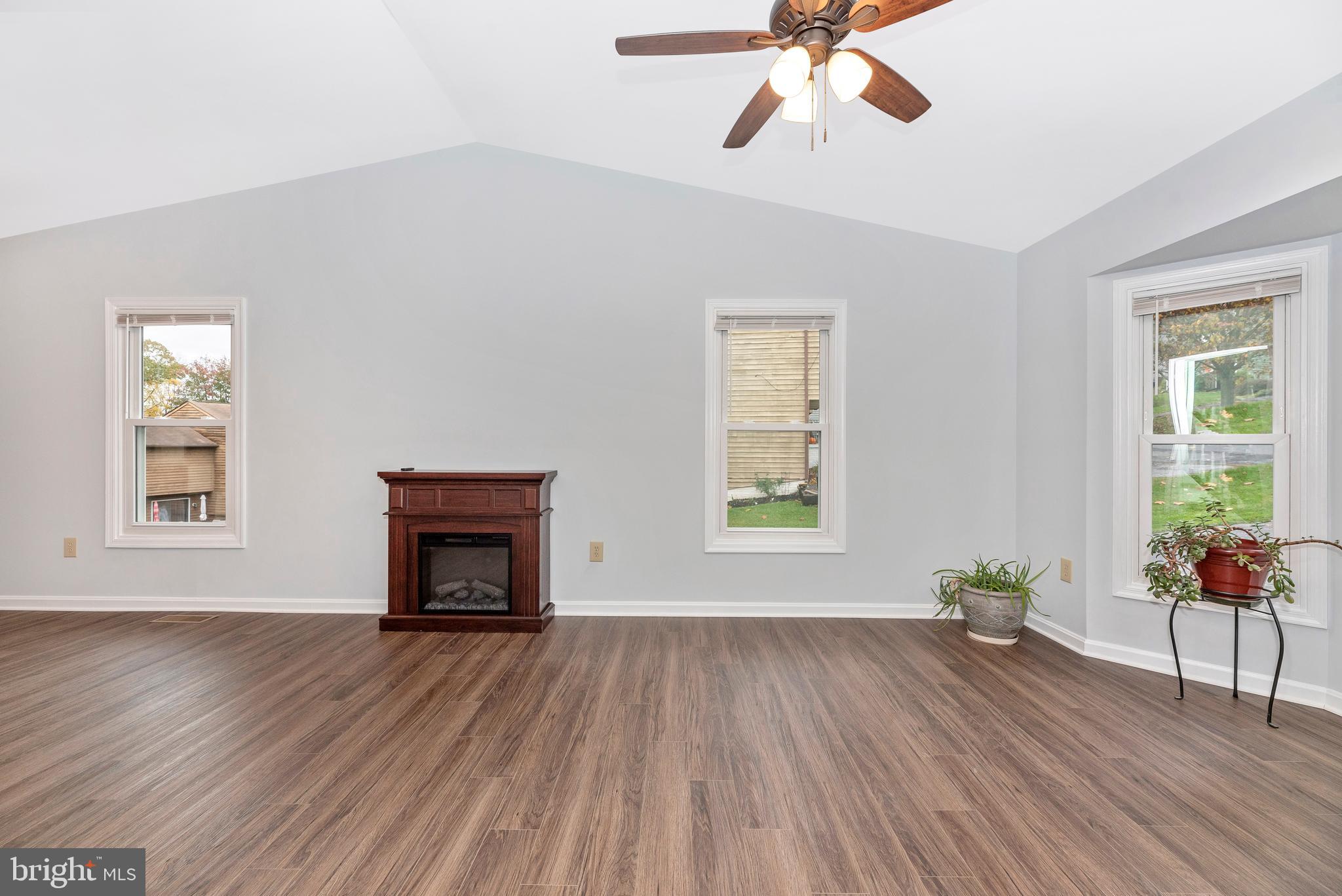 6706 Hemlock Point Road New Market, MD 21774 - Photo 12 of 42 Living Room