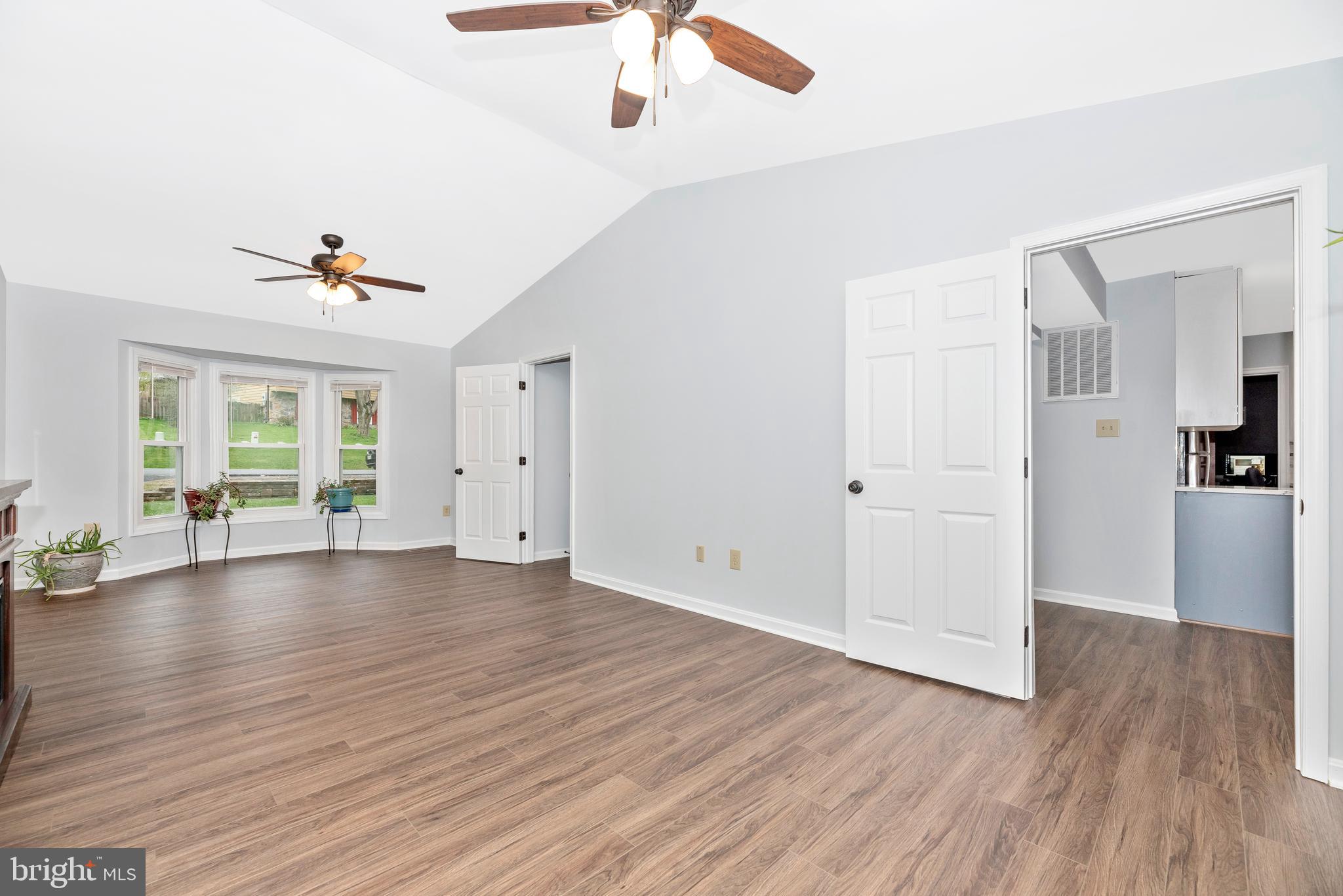 6706 Hemlock Point Road New Market, MD 21774 - Photo 13 of 42 Living Room