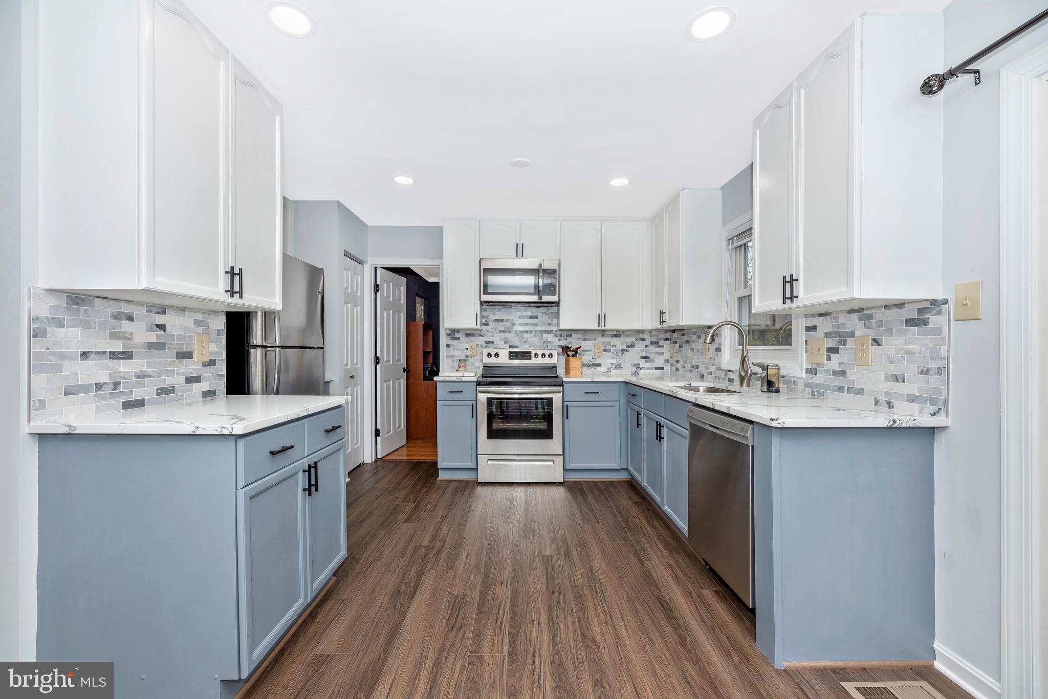 6706 Hemlock Point Road New Market, MD 21774 - Photo 8 of 42 Brand New Quartz Kitchen