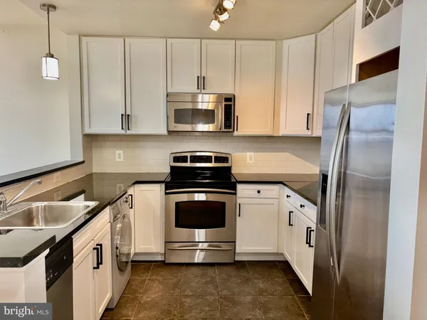 $2,300 | 111-00 South 15th Street, Unit P206, Philadelphia, PA 19102