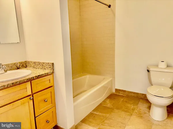 $2,300 | 111-00 South 15th Street, Unit P206, Philadelphia, PA 19102