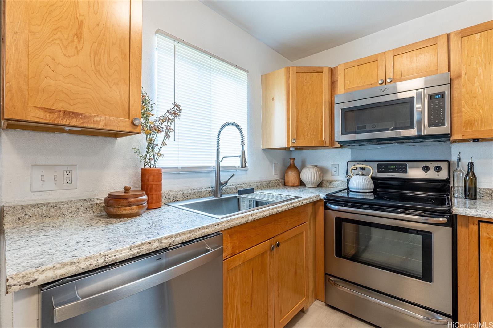 91-1143 Kamaaha Loop, Unit 17B Kapolei, HI 96707 - Photo 4 of 18