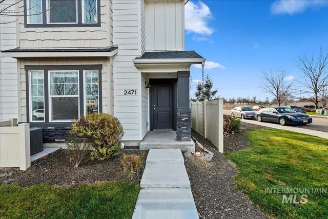 $339,990 | 2471 East Goldstone Street, Meridian, ID 83642