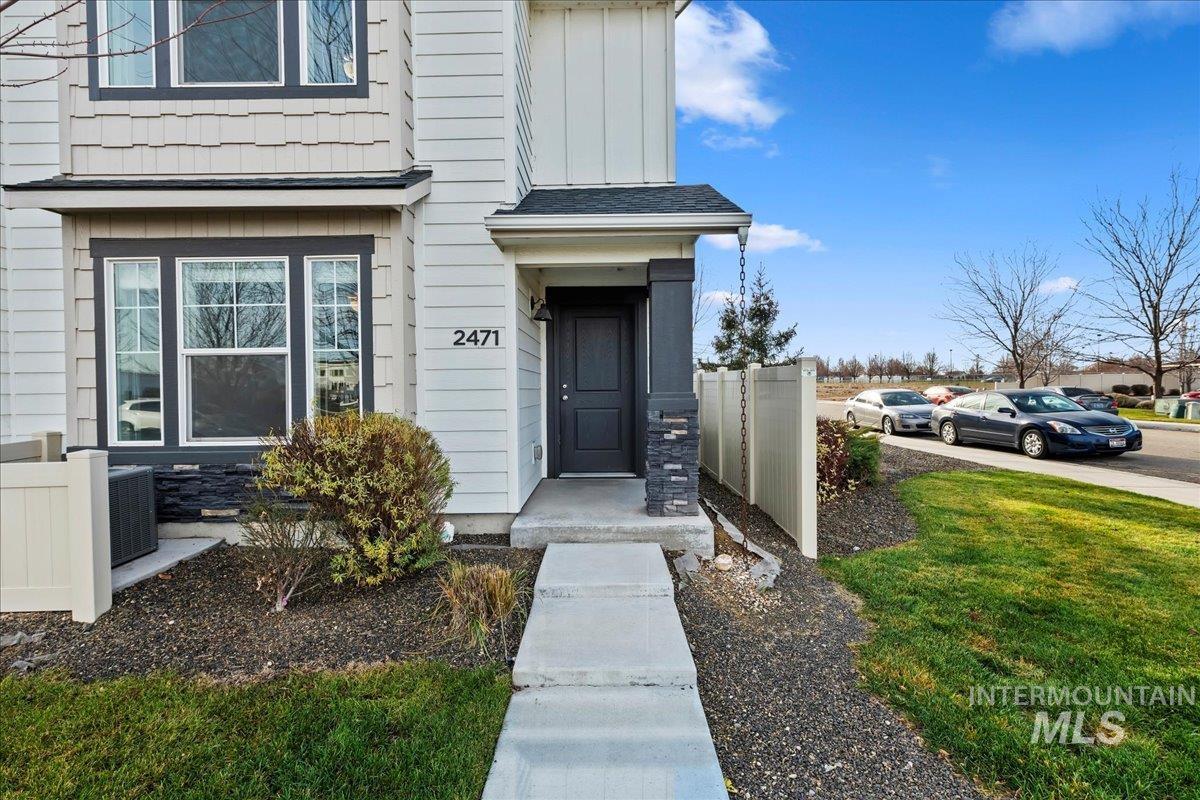 2471 East Goldstone Street Meridian, ID 83642 - Photo 5 of 27 Entrance to property