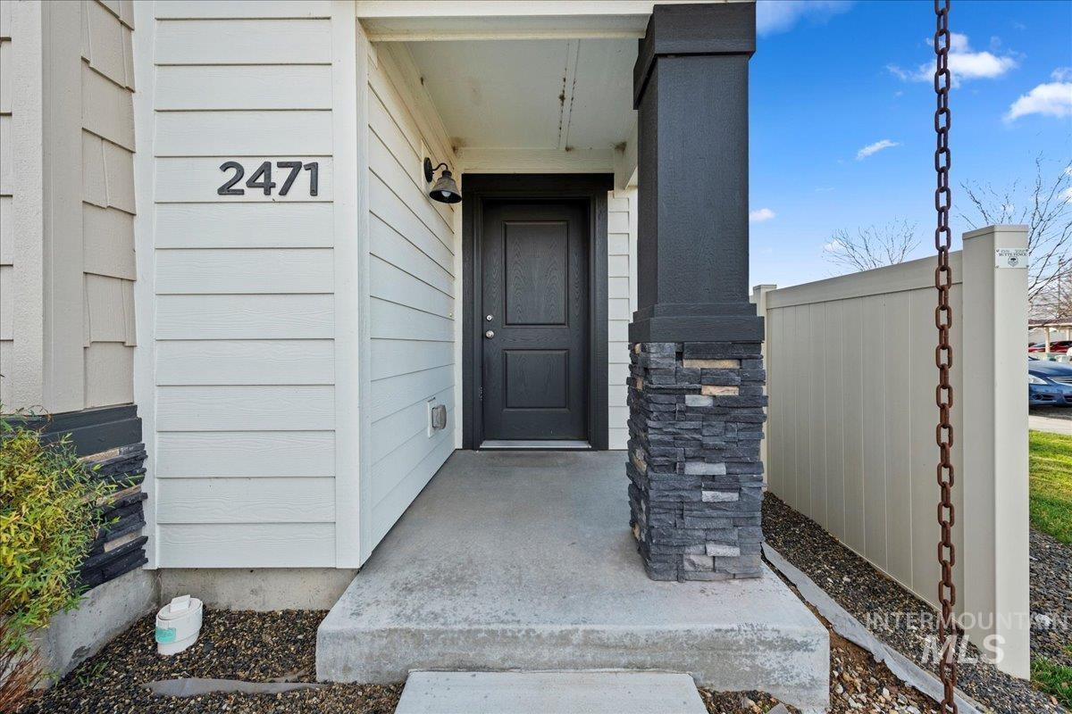 2471 East Goldstone Street Meridian, ID 83642 - Photo 7 of 27 Doorway to property