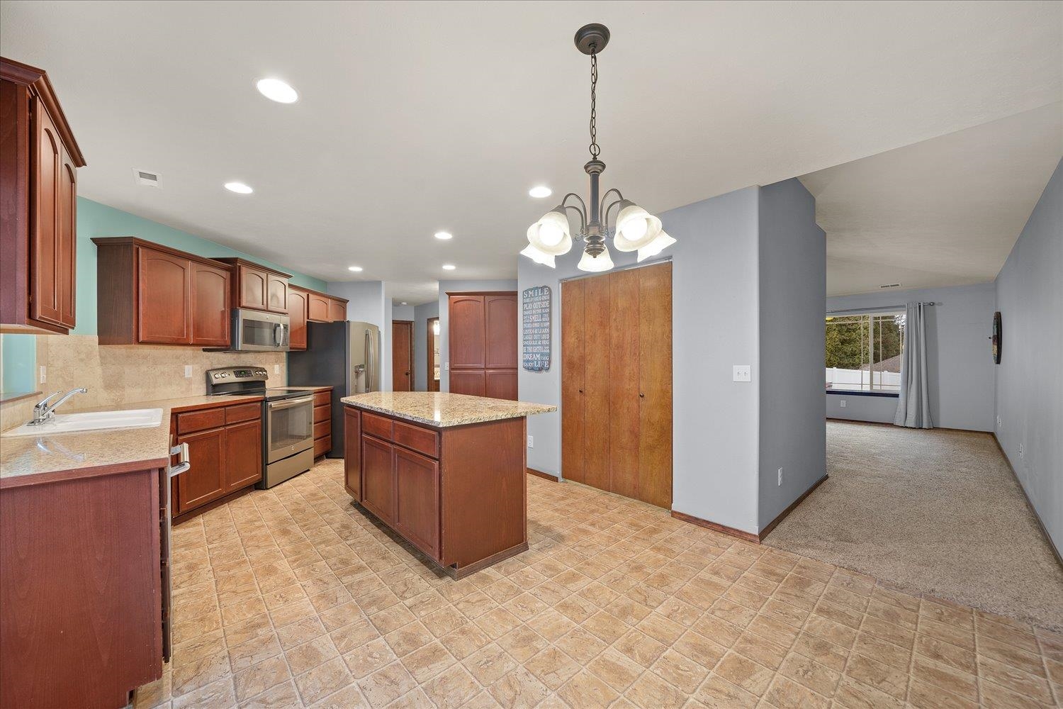709 East Silver Pine Road Colbert, WA 99005 - Photo 9 of 38 Gallery Image 9