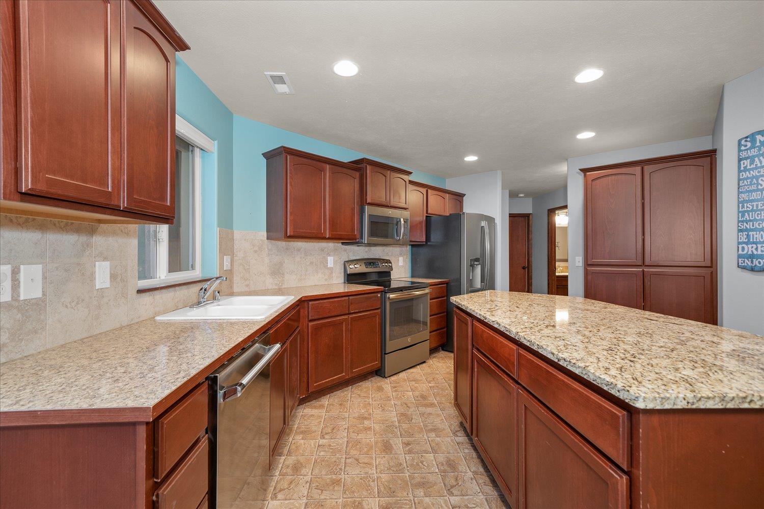 709 East Silver Pine Road Colbert, WA 99005 - Photo 10 of 38 Gallery Image 10