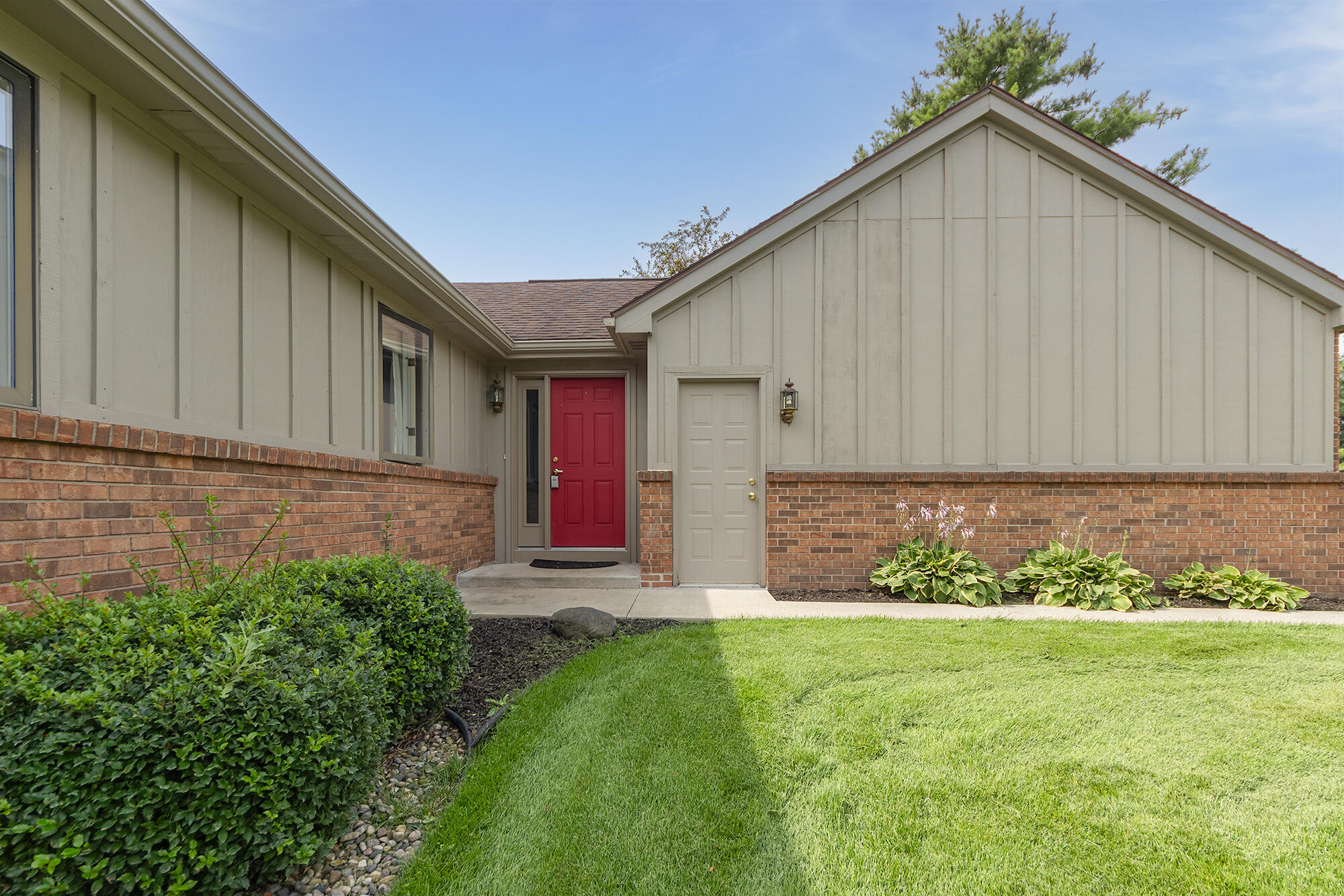 225 Raintree Circle Kalamazoo, MI 49006 - Photo 3 of 38 Front Door