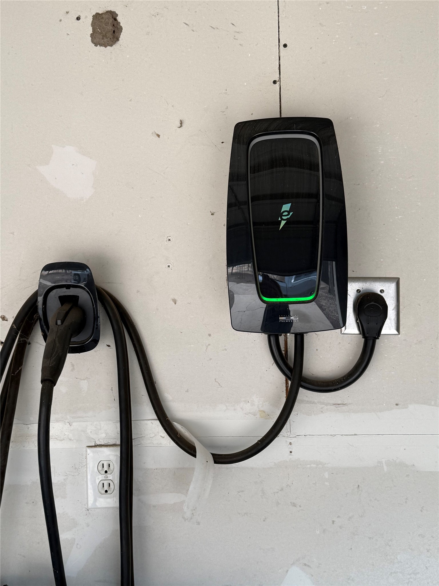 104 Spring Branch Bastrop, TX 78602 - Photo 30 of 32 Detailed view of electric vehicle charger
